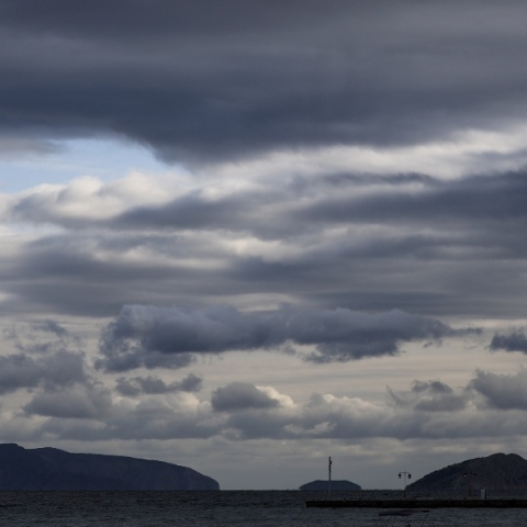Συννεφιασμένος ο καιρός για αύριο Παρασκευή με τοπικές βροχές