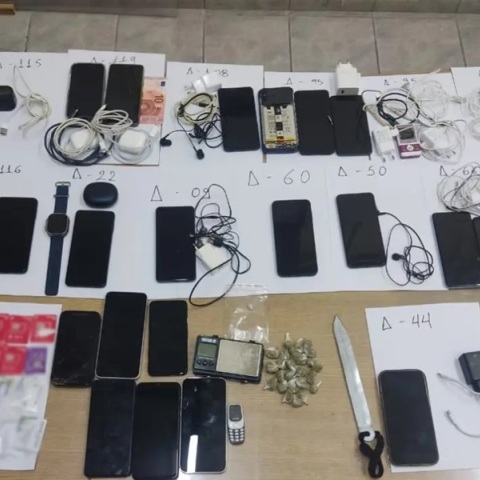 «Έφοδος» στις φυλακές Κορυδαλλού - Εντοπίστηκαν ναρκωτικά, κάρτες sim, ρούτερ και πολλά κινητά 