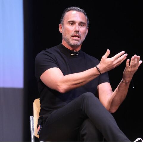 Καπουτζίδης: «Εχω γράψει αστεία προσβλητικά για τα τρανς άτομα, δεν είχα κακή πρόθεση»