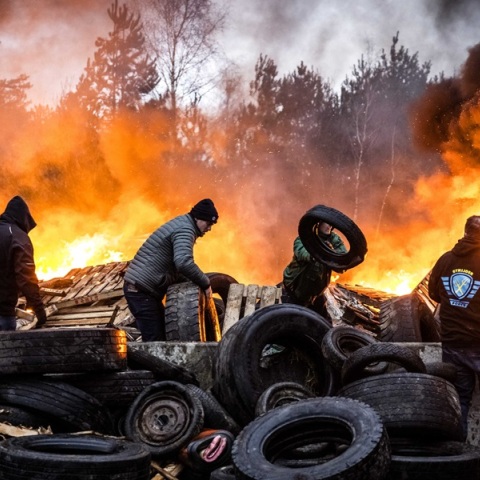 «Φουντώνουν» οι αγροτικές κινητοποιήσεις στην Ευρώπη - Μπλόκα σε Βέλγιο, Ολλανδία και Ισπανία