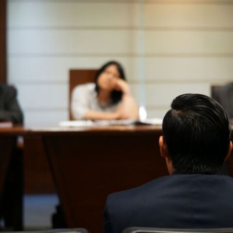 Βρετανία: Άνδρας έχει κάνει επάγγελμα τις μηνύσεις