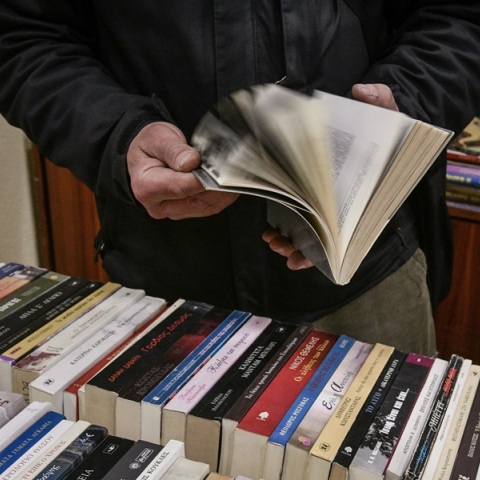 Ο Δήμος Βριλησσίων συγκέντρωσε και παρέδωσε 2.500 βιβλία στο βιβλιοπωλείο των Αστέγων