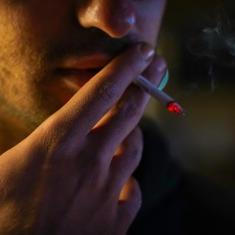 Το κόψιμο του τσιγάρου μειώνει τον κίνδυνο καρκίνου σε οποιαδήποτε ηλικία, σύμφωνα με μελέτη