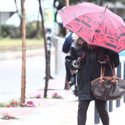 Βροχερός θα είναι ο καιρός σήμερα Πέμπτη με σποραδικές καταιγίδες