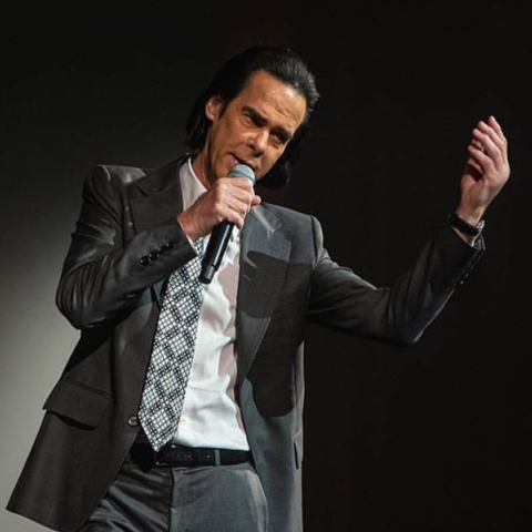 Ο Νικ Κέιβ γράφει τη μουσική της ταινίας «Back to Black» για τη ζωή της Έιμι Γουαϊνχάουζ