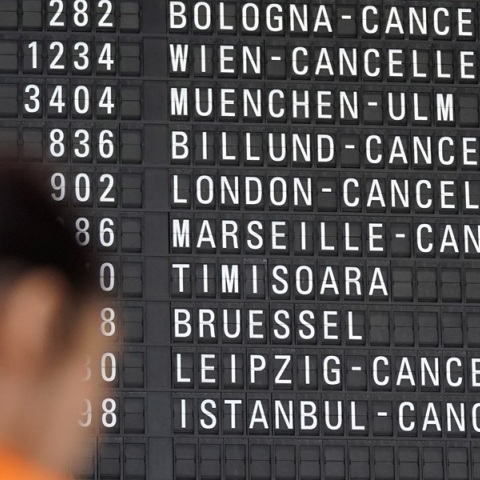 «Παραλύουν» τα αεροδρόμια της Γερμανίας από την απεργία στη Lufthansa - 800 πτήσεις ακυρώθηκαν