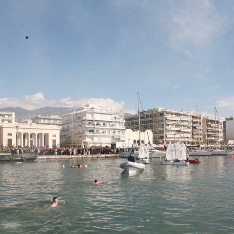 Βόλος: Αθωώθηκε ο άνδρας που το 2017 χτύπησε με φωτοβολίδα 55χρονο στα γεννητικά όργανα 