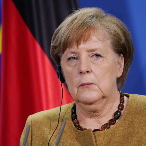 Νέα γκάφα Μπάιντεν  - Μπέρδεψε τη Μέρκελ με τον Χέλμουτ Κολ