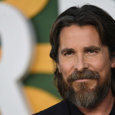 Ο Κρίστιαν Μπέιλ σχεδιάζει την ανέγερση 12 ανάδοχων κατοικιών στην Καλιφόρνια