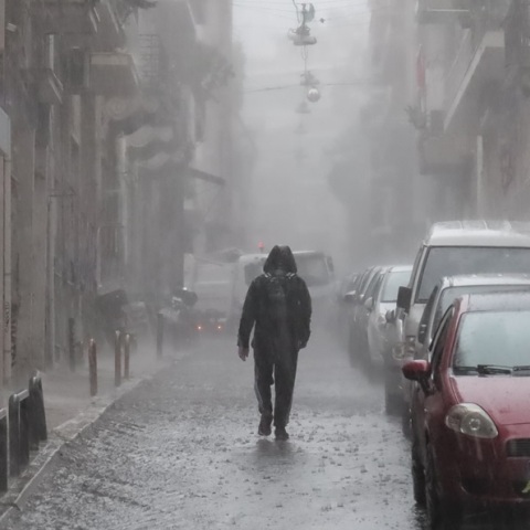 Σφοδρές καταιγίδες και θυελλώδεις ανέμους τη Δευτέρα - Πώς θα κινηθεί το φαινόμενο στην Αττική 