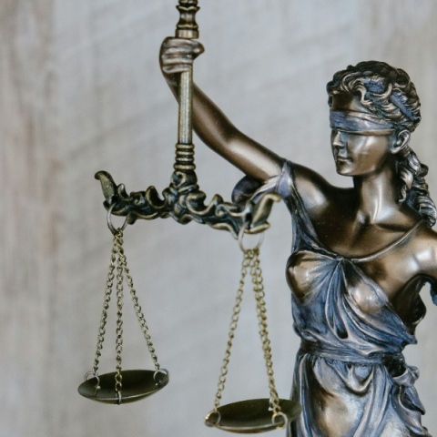 Ποινικός Κώδικας: Επιτάχυνση της δικαιοσύνης, πιο αυστηρές ποινές, τι θα ισχύει για  βραχιολάκι