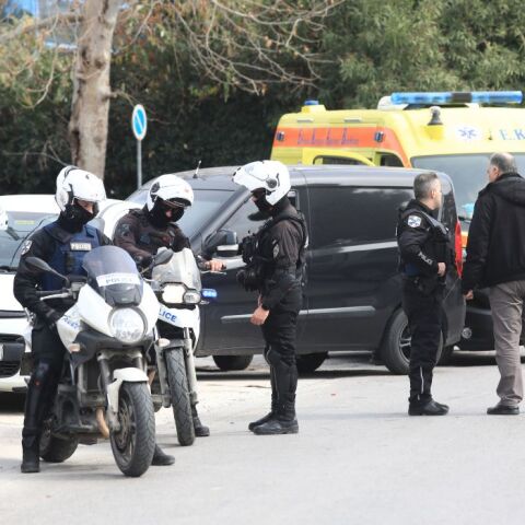 [367203] ΠΥΡΟΒΟΛΙΣΜΟΙ ΣΕ ΝΑΥΤΙΛΙΑΚΗ ΕΤΑΙΡΕΙΑ ΣΤΗΝ ΓΛΥΦΑΔΑ (ΓΙΑΝΝΗΣ ΠΑΝΑΓΟΠΟΥΛΟΣ/EUROKINISSI)