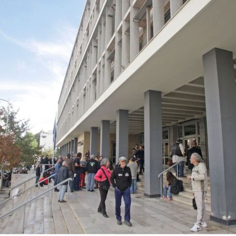 Θεσσαλονίκη: Τυφλή επίθεση με τη βόμβα στο δικαστικό μέγαρο