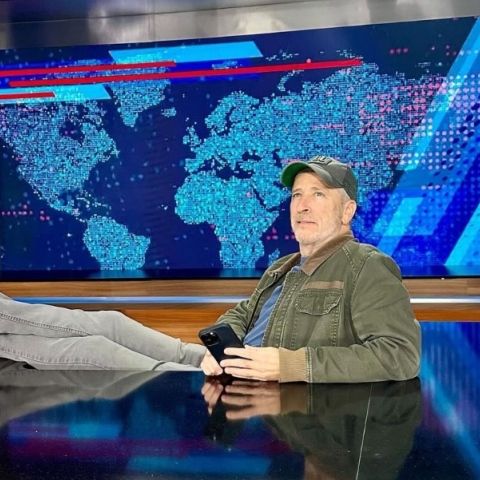 Τζον Στιούαρτ: Για ποιο λόγο ακυρώθηκε η εκπομπή του από την Apple TV+