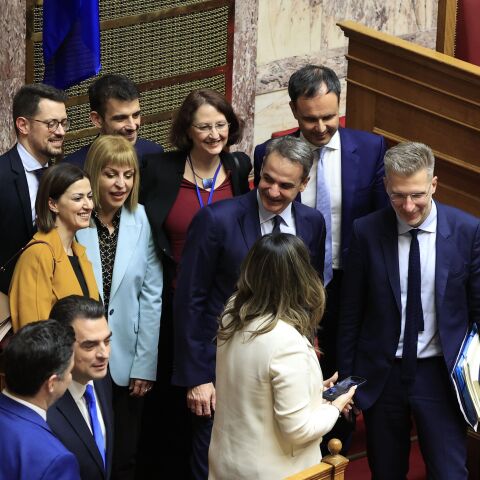 NΔ - Γάμος ομόφυλων: 107 υπερψήφισαν