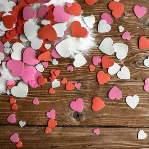 Aγίου Βαλεντίνου: Φέρεται να διέλυσε το σπίτι επειδή δεν πήρε δώρο