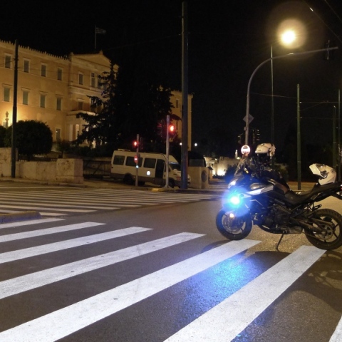 Φάρσα αποδείχθηκε το τηλεφώνημα για βόμβα στη Βουλή Αποκαταστάθηκε η κυκλοφορία των οχημάτων