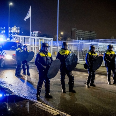 Ολλανδία: Τέσσερις αστυνομικοί τραυματίστηκαν κατά τη διάρκεια συγκρούσεων στη Χάγη μεταξύ ομάδων πολιτών από την Ερυθραία	