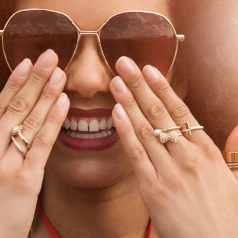 Αποδομημένο γαλλικό μανικιούρ: η φάση με τα νύχια έχει ξεφύγει