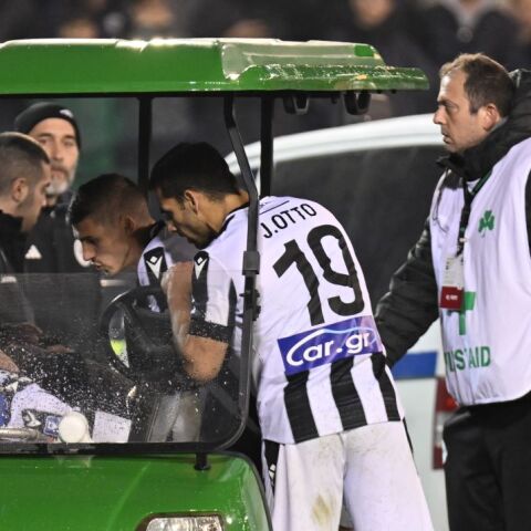 Σοκαριστικός τραυματισμός του Μπάμπα στο ΠΑΟ - ΠΑΟΚ