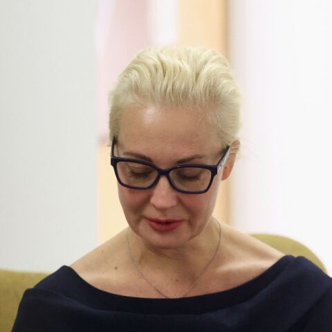 Ναβάλνι: Η χήρα λέει ότι ο Πούτιν βασανίζει τον σύζυγό της μετά θάνατον