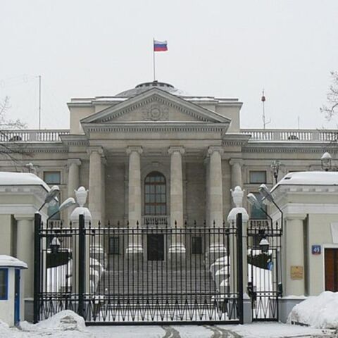 Πολωνία: Πέταξαν κοπριά έξω από την κατοικία του πρεσβευτή της Ρωσίας