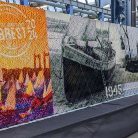 Ρεκόρ Γκίνες για τοιχογραφία με 250.000 τουβλάκια Lego - «Αγγίζει» τα 21 μέτρα μήκος 