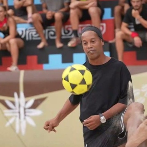 Λάμψη Ροναλντίνιο στο ελληνικό survivor - «Μάγεψε» στον Άγιο Δομίνικο