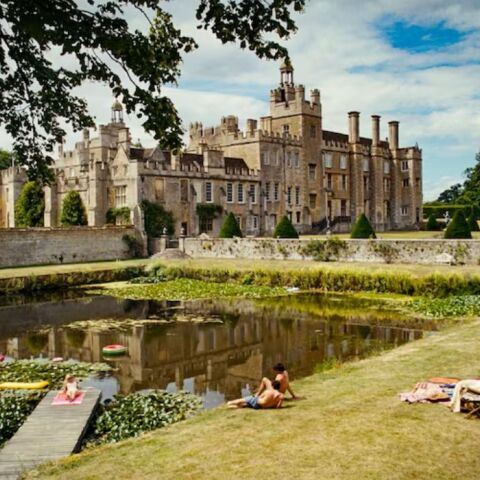 «Saltburn»: Fans συρρέουν στο αρχοντικό αφού το Tik Tok «μαρτύρησε» τον δρόμο