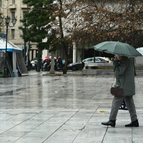 Νεφελώδης θα είναι ο καιρός σήμερα Τετάρτη με τοπικές βροχές