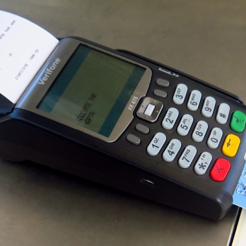 Σύνδεση POS με ταμειακές: Προς νέα παράταση γέρνει η «ζυγαριά» – Αύριο Πέμπτη η οριστική απόφαση