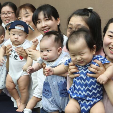 Νότια Κορέα: Γιατί οι γυναίκες δεν θέλουν να κάνουν παιδιά; 