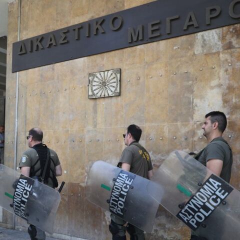 Θεσσαλονίκη: Ένταση και λιποθυμίες σε δίκη για υπόθεση βιασμού