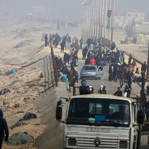 Γάζα: Οι υγειονομικές αρχές στη Γάζα λένε ότι ισραηλινά πυρά στοίχισαν τη ζωή σε 104 ανθρώπους που περίμεναν για ανθρωπιστική βοήθεια	