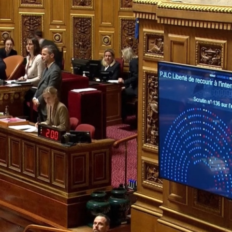 Γαλλία: Κατοχύρωσε συνταγματικά το δικαίωμα στην άμβλωση