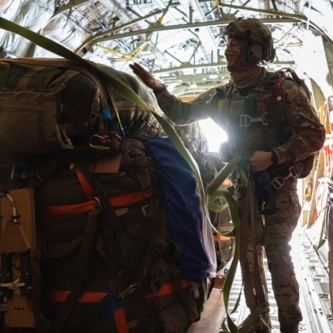 ΗΠΑ: Ο αμερικανικός στρατός θα κάνει ρίψεις εφοδίων στη Λωρίδα της Γάζας, ανακοίνωσε ο πρόεδρος Μπάιντεν	