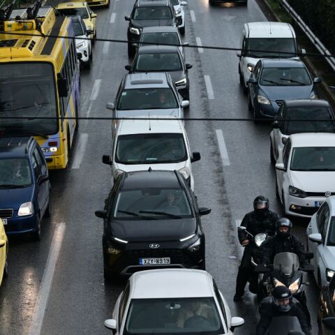 Κίνηση: Πλημμύρισε η παραλιακή, μπλοκαρισμένος ο Κηφισός,
