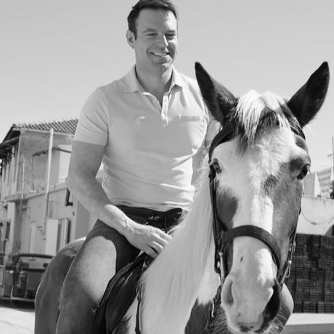 Στην Αργολίδα ο Στέφανος Κασσελάκης - Του χάρισαν ένα άλογο, τη «Σελήνη»