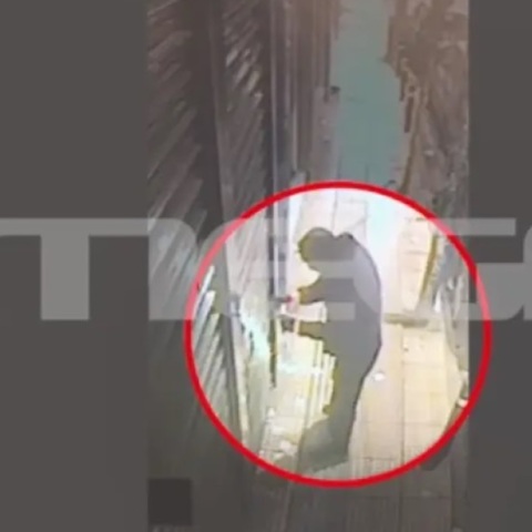 Βίντεο ντοκουμέντο που δείχνει τους τρομοκράτες να τοποθετούν τη βόμβα σε τράπεζα στα Πετράλωνα