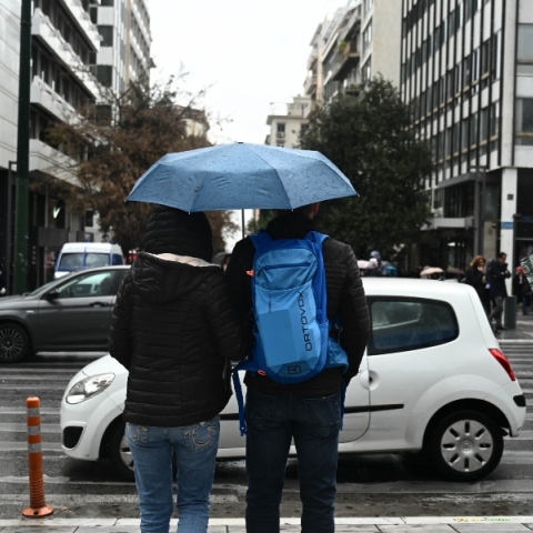 Ισχυρές βροχές και καταιγίδες προβλέπονται για αύριο Τρίτη  Χιονοπτώσεις θα σημειωθούν στα ορεινά κυρίως της βόρειας χώρας
