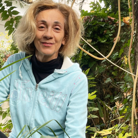 Η Μανίνα Ζουμπουλάκη από το μπαλκόνι της