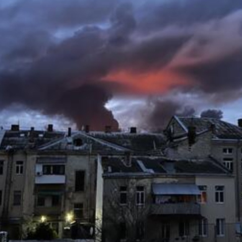 Στιγμή από την έκρηξη στην Οδησσό και τη φωτιά που προκλήθηκε 