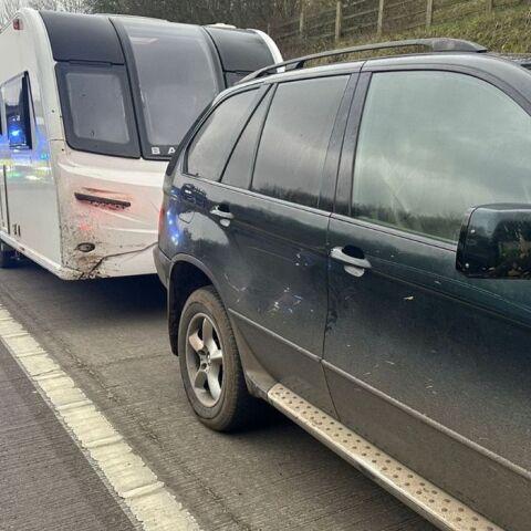 Βρετανία: Συνελήφθη 11χρονος που οδηγούσε σέρνοντας ένα κλεμμένο τροχόσπιτο	