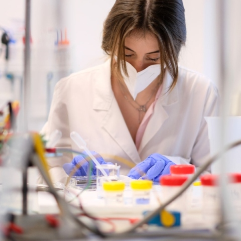 Ελένη Χατζηλάκου: Η Ελληνίδα ερευνήτρια από τη Δράμα που δίνει μάχη για την μη επεμβατική διάγνωση του μελανώματος