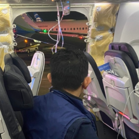 Boeing: Κατηγορείται για έλλειψη συνεργασίας μετά από αποκόλληση θύρας 