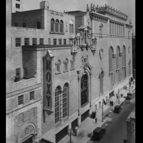 Σαν σήμερα: Η ιστορία του θρυλικού κινηματογράφου Roxy Theater