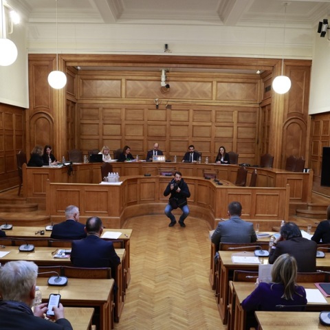 Εξεταστική για Τέμπη: Ολοκληρώθηκε η επεισοδιακή τελευταία συνεδρίαση - Εγκρίθηκε το πόρισμα της πλειοψηφίας