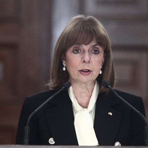 Σακελλαροπούλου για την τρανσφοβική επίθεση: Σε μια δημοκρατία ίσης ελευθερίας, η βία δεν είναι ανεκτή