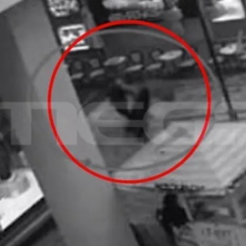 Ερμού: Φωτογραφίες - ντοκουμέντα τη στιγμή που ο Ιρανός επιτίθεται στην 22χρονη Ερμού 