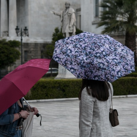 «Μουντός» ο καιρός την Τετάρτη με τοπικές βροχές και καταιγίδες - Πότε θα εξασθενήσουν